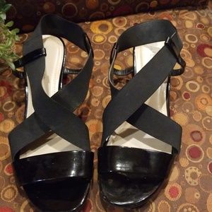 Ellen Tracy Sandals Black size 8.5